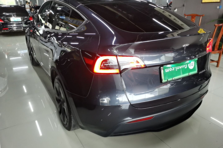 Tesla Model Y 2024 car image #5