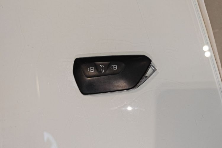 Volkswagen Golf 2024 car image #9