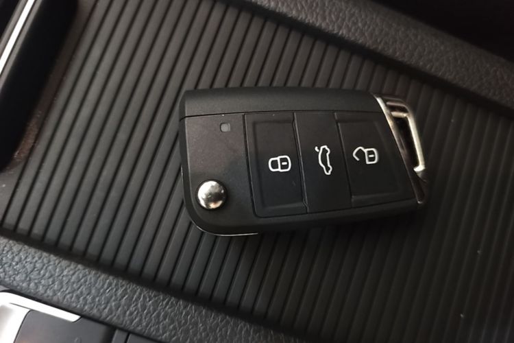 Volkswagen Golf 2017 car image #9