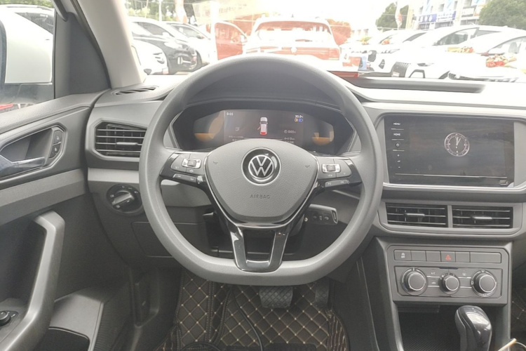 Volkswagen T-Cross 2025 #11 Volkswagen T-Cross 2025 car image #11