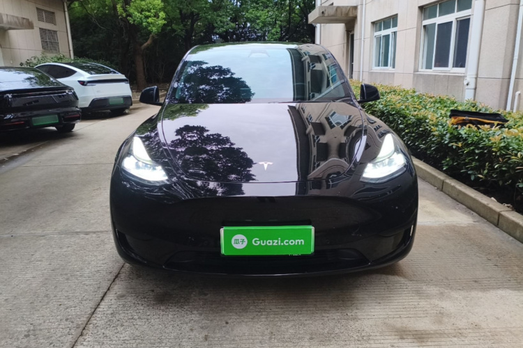Tesla Model Y 2023 #3 Tesla Model Y 2023 car image #3