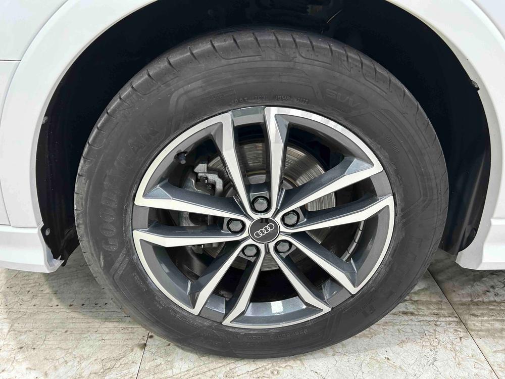 Audi Q3 2022 car image #17