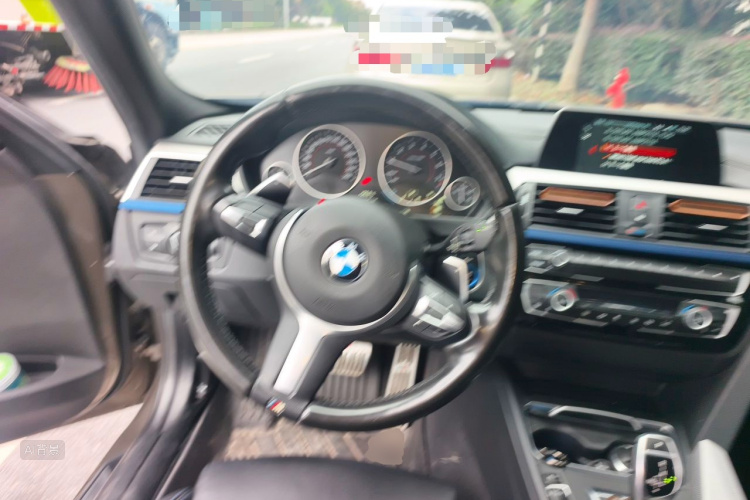 BMW 3 Series 2018 car image #12