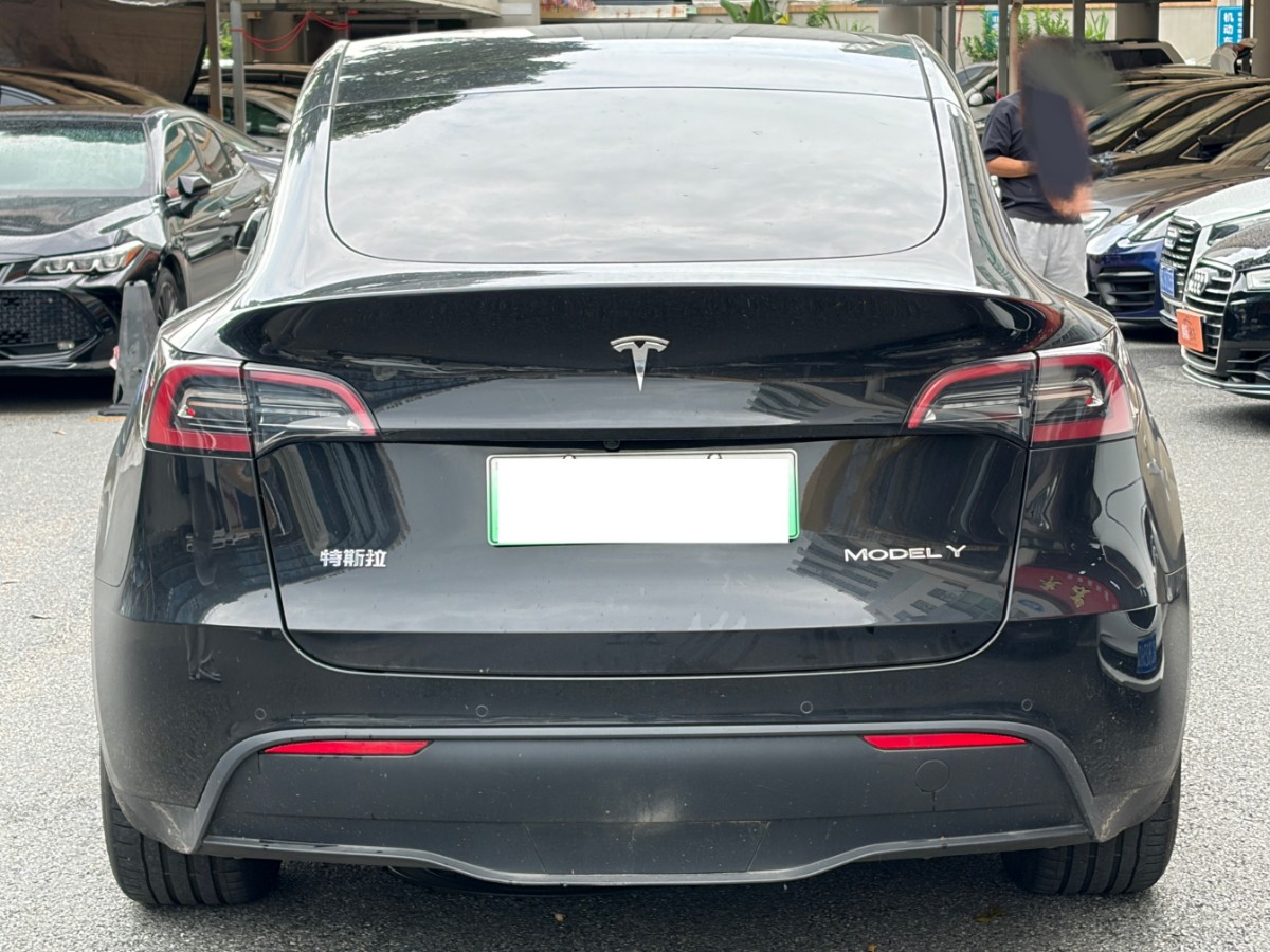 Tesla Model Y 2023 car image #3