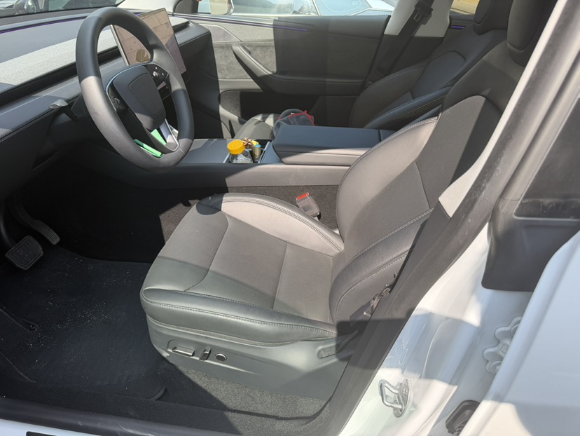 Tesla Model Y 2025 car image #2
