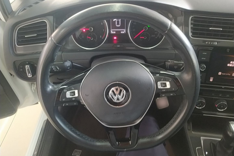 Volkswagen Golf 2019 car image #11