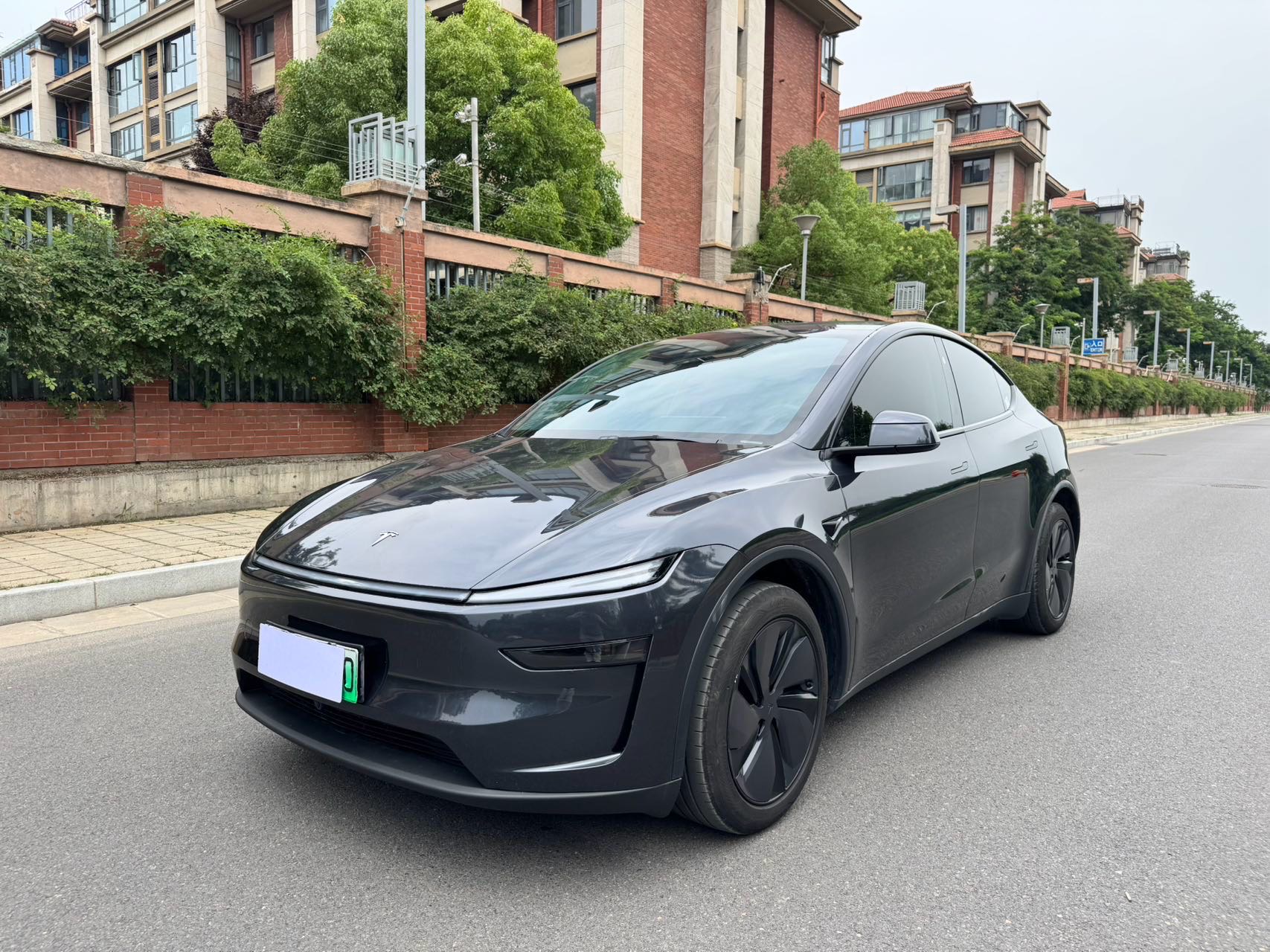 Tesla Model Y 2025 Tesla Model Y 2025 car image