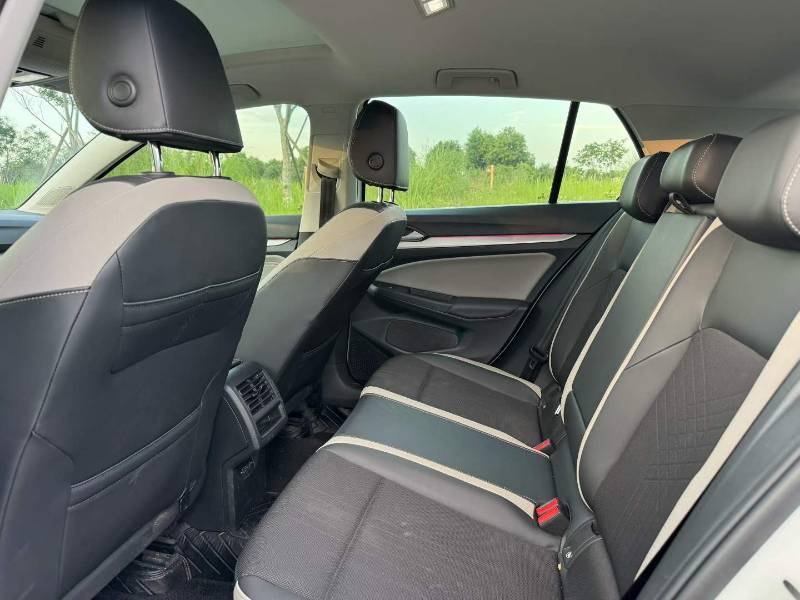 Volkswagen Golf 2021 car image #5