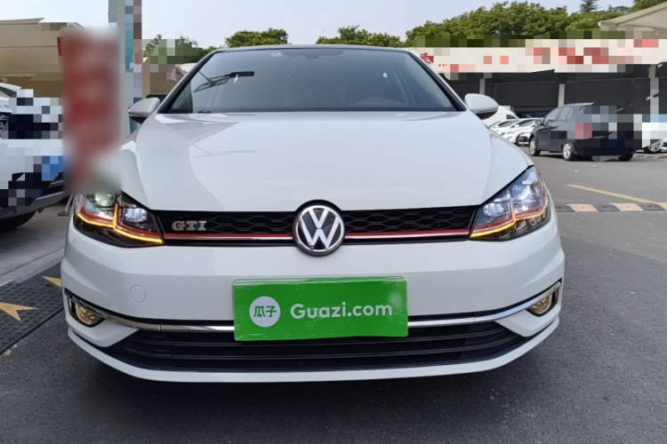Volkswagen Golf 2018 car image #3