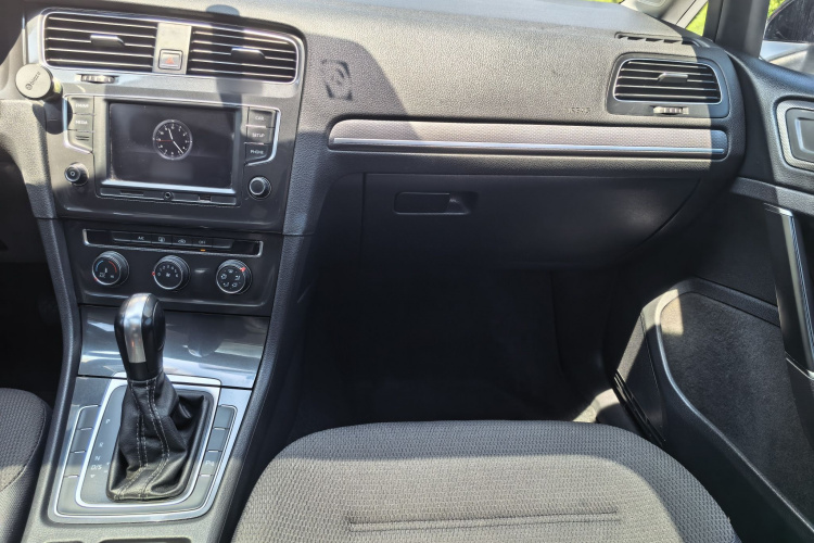 Volkswagen Golf 2017 car image #28