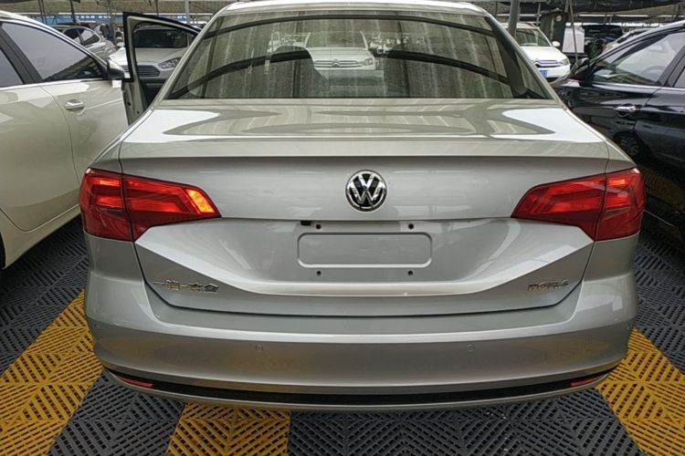 Volkswagen Bora 2016 car image #6
