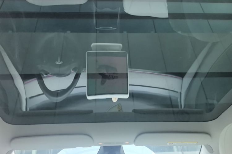 Tesla Model Y 2024 car image #18