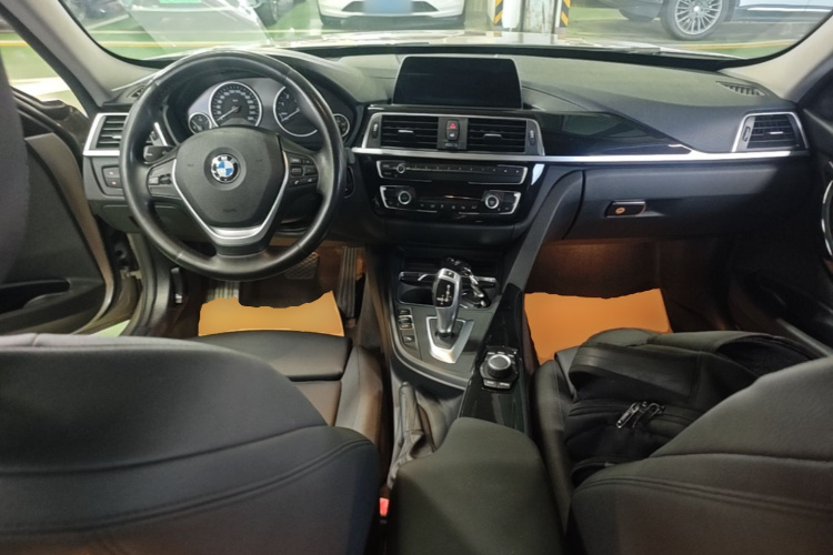 BMW 3 Series 2017 immagine di auto #10