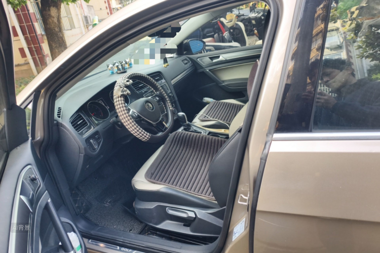 Volkswagen Golf 2017 car image #18