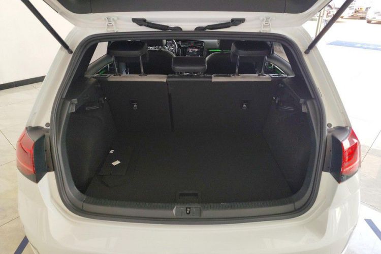 Volkswagen Golf 2020 car image #17