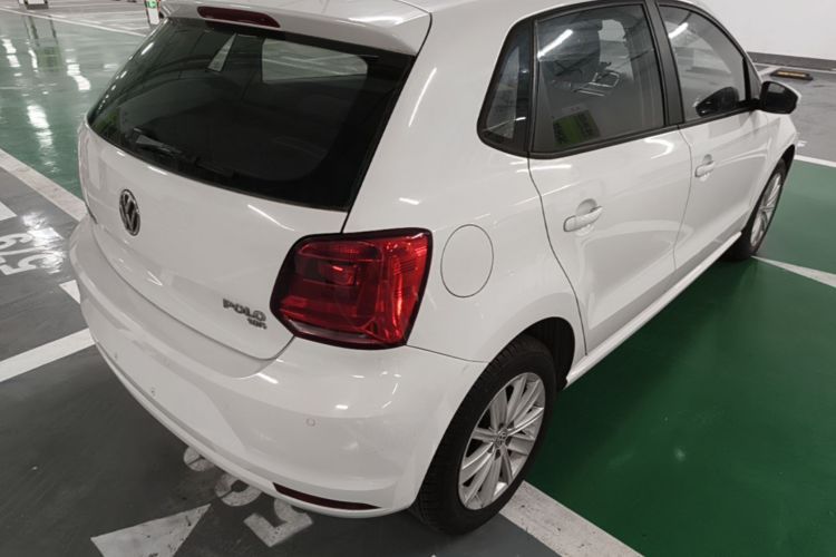 Volkswagen Polo 2015 car image #7