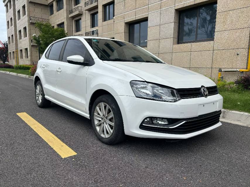 Volkswagen Polo 2015 car image #3