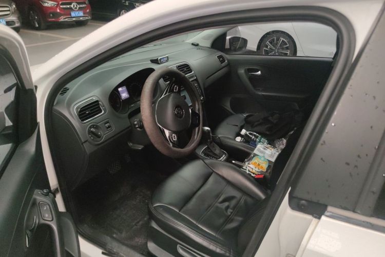 Volkswagen Polo 2016 car image #13