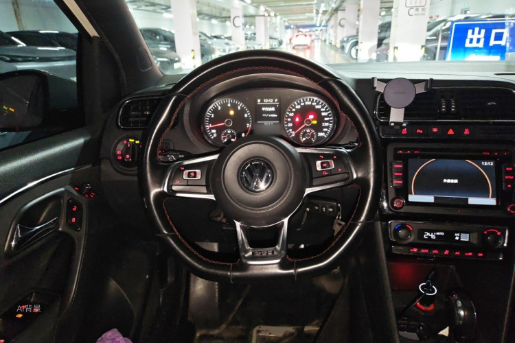 Volkswagen Polo 2016 car image #12