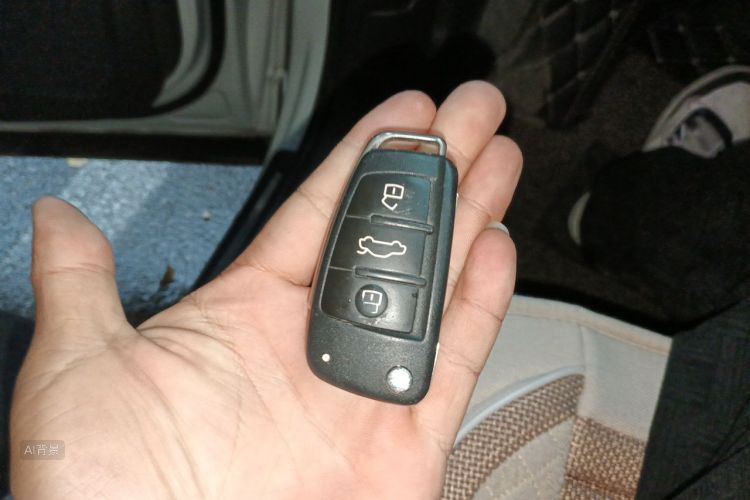 Audi Q3 2016 car image #10