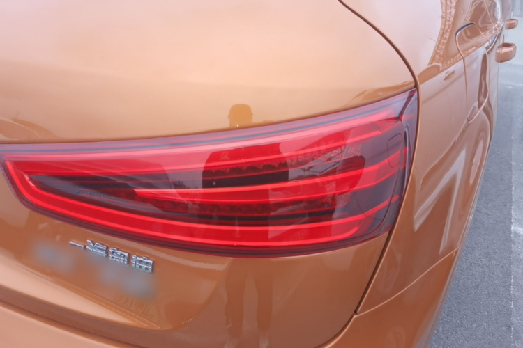 Audi Q3 2016 car image #8