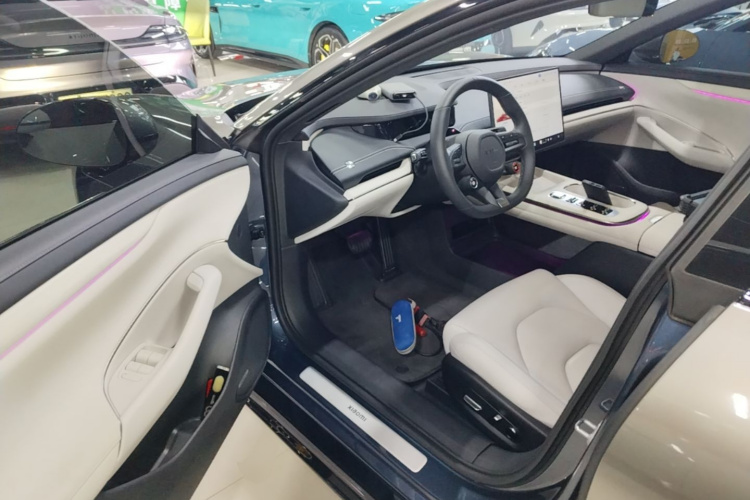 MI SU7 2025 car image #16