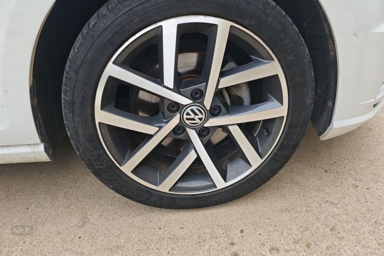 Volkswagen Golf 2019 car image #9
