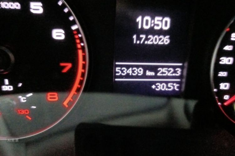 Audi Q3 2017 car image #14