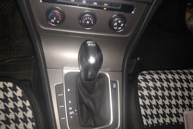 Volkswagen Golf 2014 car image #16