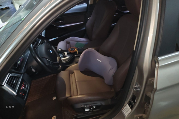 BMW 3 Series 2019 car image #17