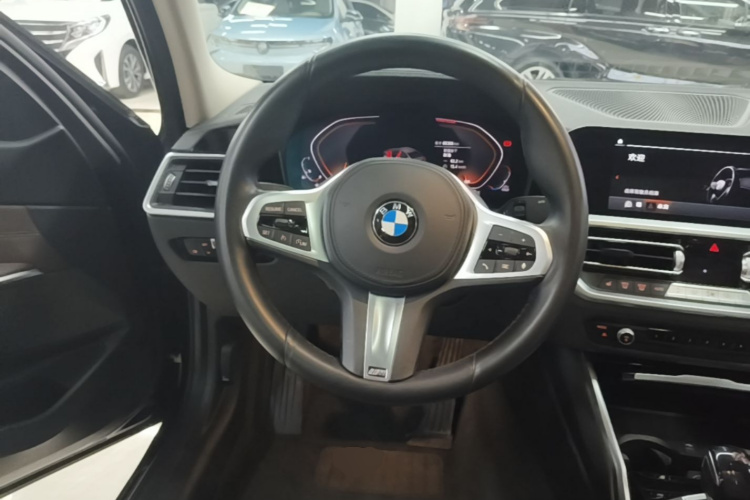 BMW 3 Series 2020 car image #11