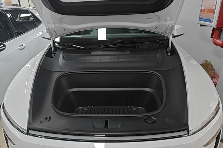 Tesla Model Y 2026 car image #20