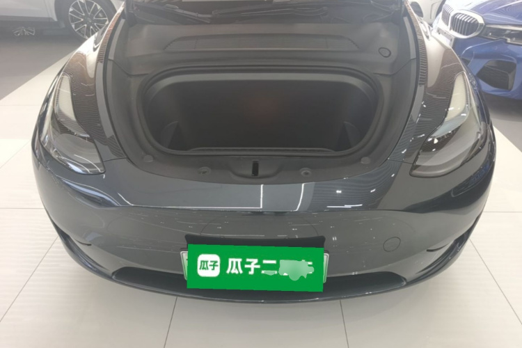 Tesla Model Y 2025 #20 Tesla Model Y 2025 car image #20