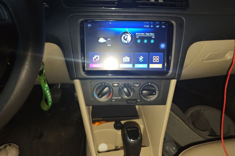 Skoda Rapid 2017 image de voiture #17
