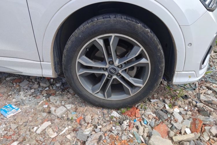 Audi Q3 2021 car image #6