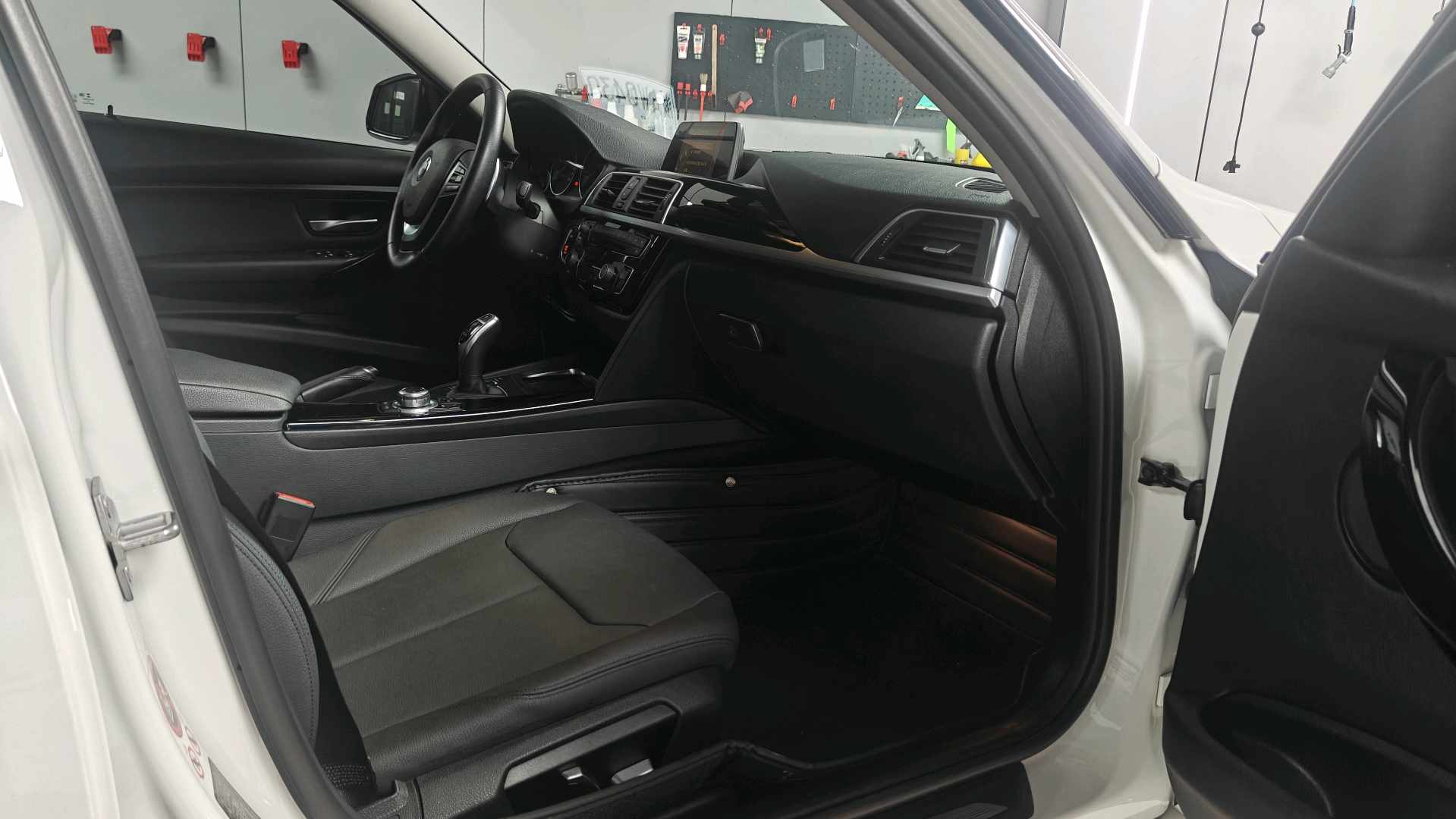 BMW 3 Series 2017 car image #6