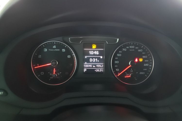 Audi Q3 2017 car image #12