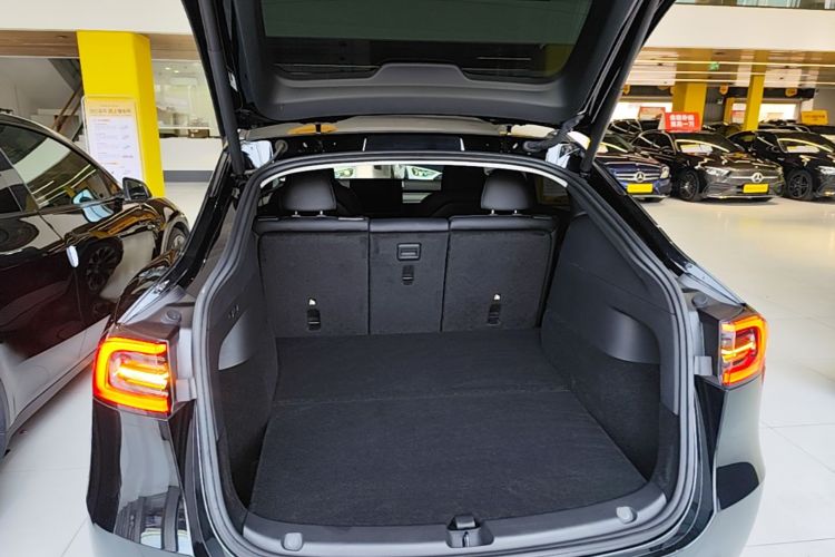 Tesla Model Y 2023 #19 Tesla Model Y 2023 car image #19