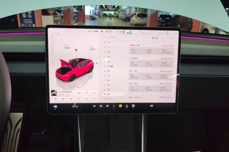 Tesla Model Y 2025 immagine di auto #13