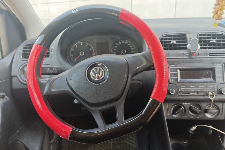 Volkswagen Polo 2016 car image #12