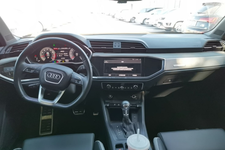 Audi Q3 2025 car image #10