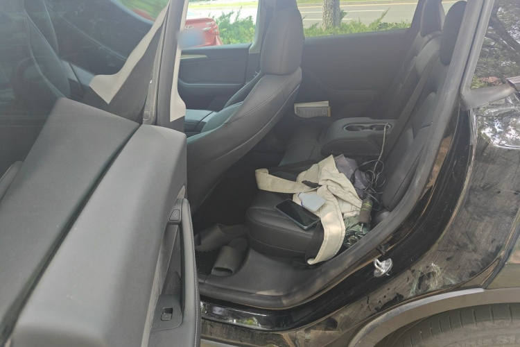 Tesla Model Y 2023 car image #14
