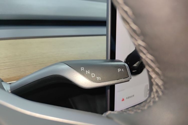 Tesla Model Y 2021 #14 Tesla Model Y 2021 car image #14