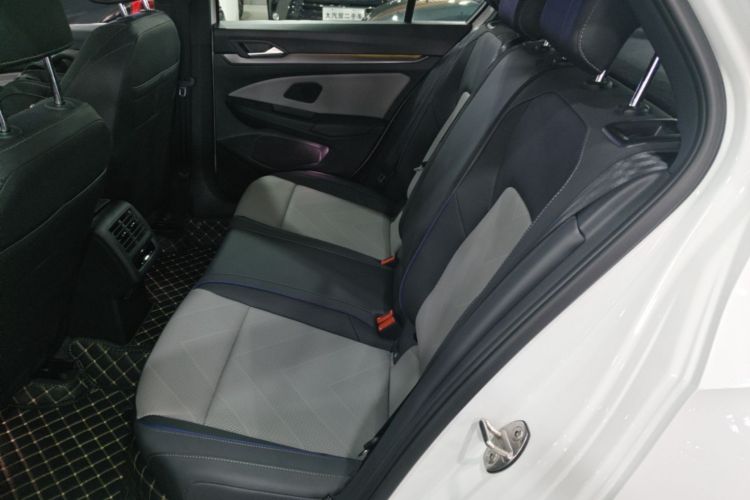 Volkswagen Golf 2024 car image #13
