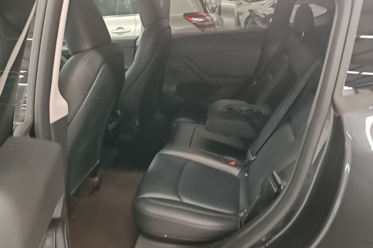 Tesla Model Y 2024 #17 Tesla Model Y 2024 car image #17