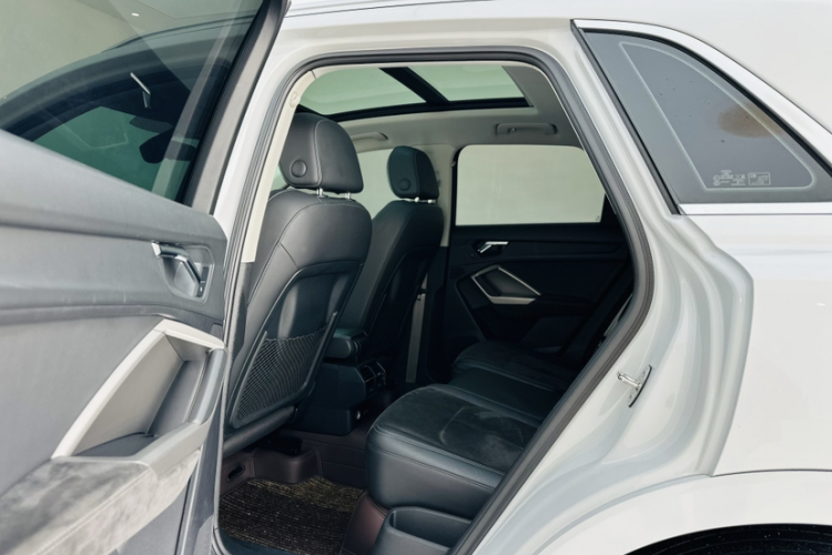 Audi Q3 2022 car image #24