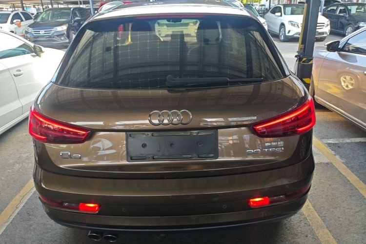 Audi Q3 2017 car image #6