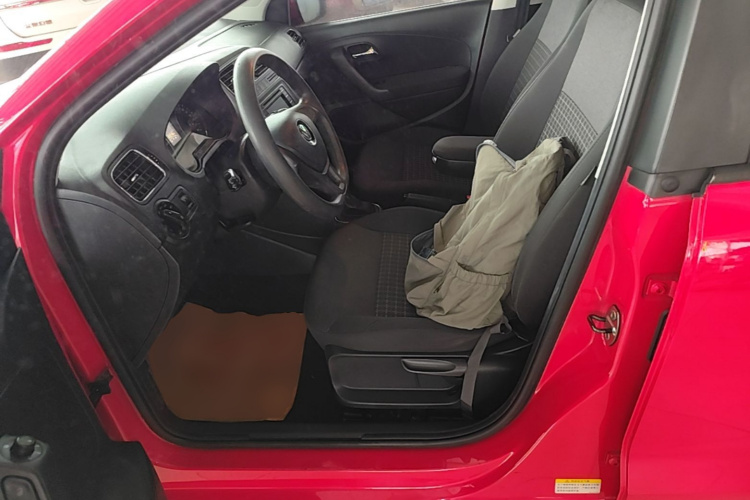 Volkswagen Polo 2016 car image #15