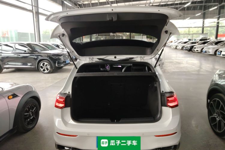 Volkswagen Golf 2023 car image #19