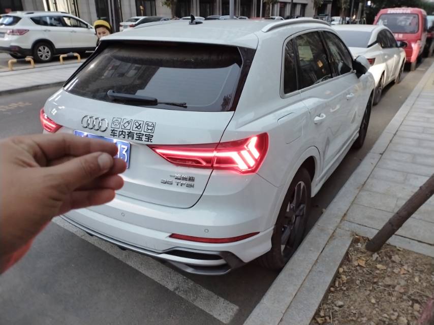 2019 immagine di auto #2